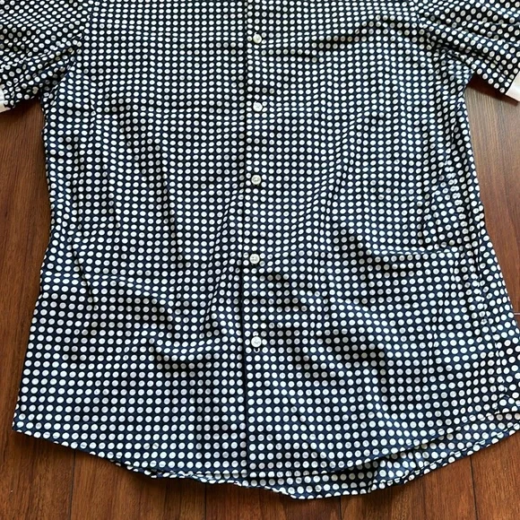 👕👕NWOT Michael Kors Short Sleeved Button Down Shirt👕👕 - Picture 4 of 7